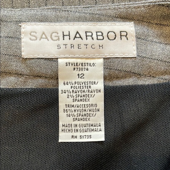 NWT Sag Harbor Suiting Essential Skirt Size 12 Slimming Panel Within and Pockets - Picture 6 of 9